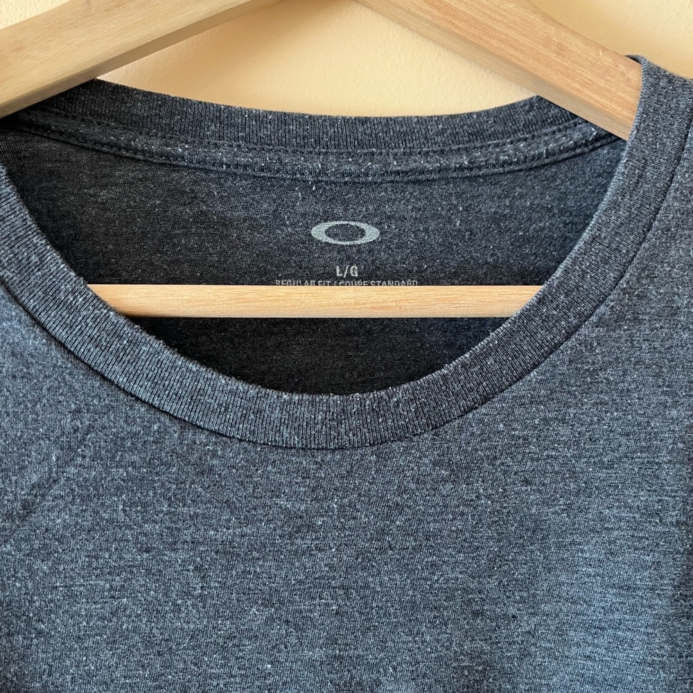 Oakley Men's Blue Graphic T-Shirt - Picture 5 of 5